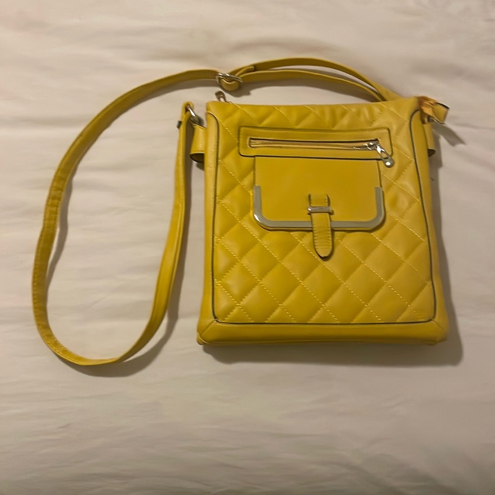 Yellow shoulder bag, with gold detail, great condition